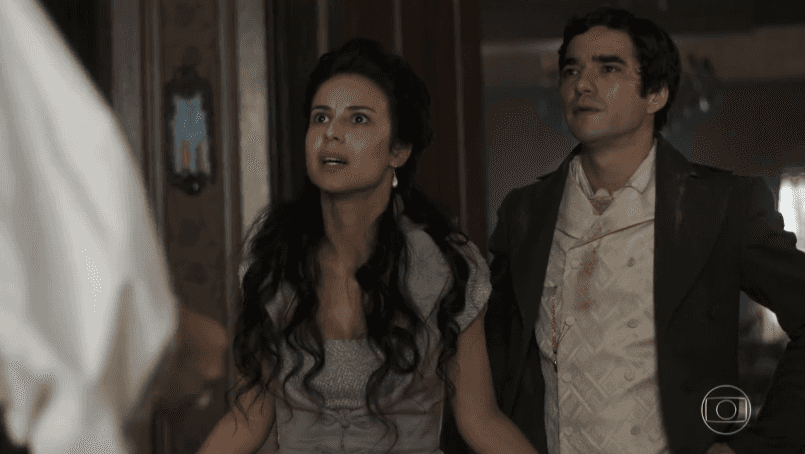 Andreia Horta (Joaquina) e Caio Blat (André) em cena de "Liberdade, Liberdade" (Foto: Reprodução/Globo)