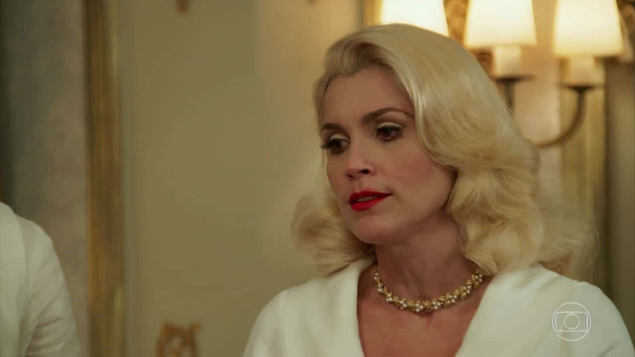 Sandra (Flávia Alessandra) em cena de "Êta Mundo Bom" (Foto: Reprodução/Globo)