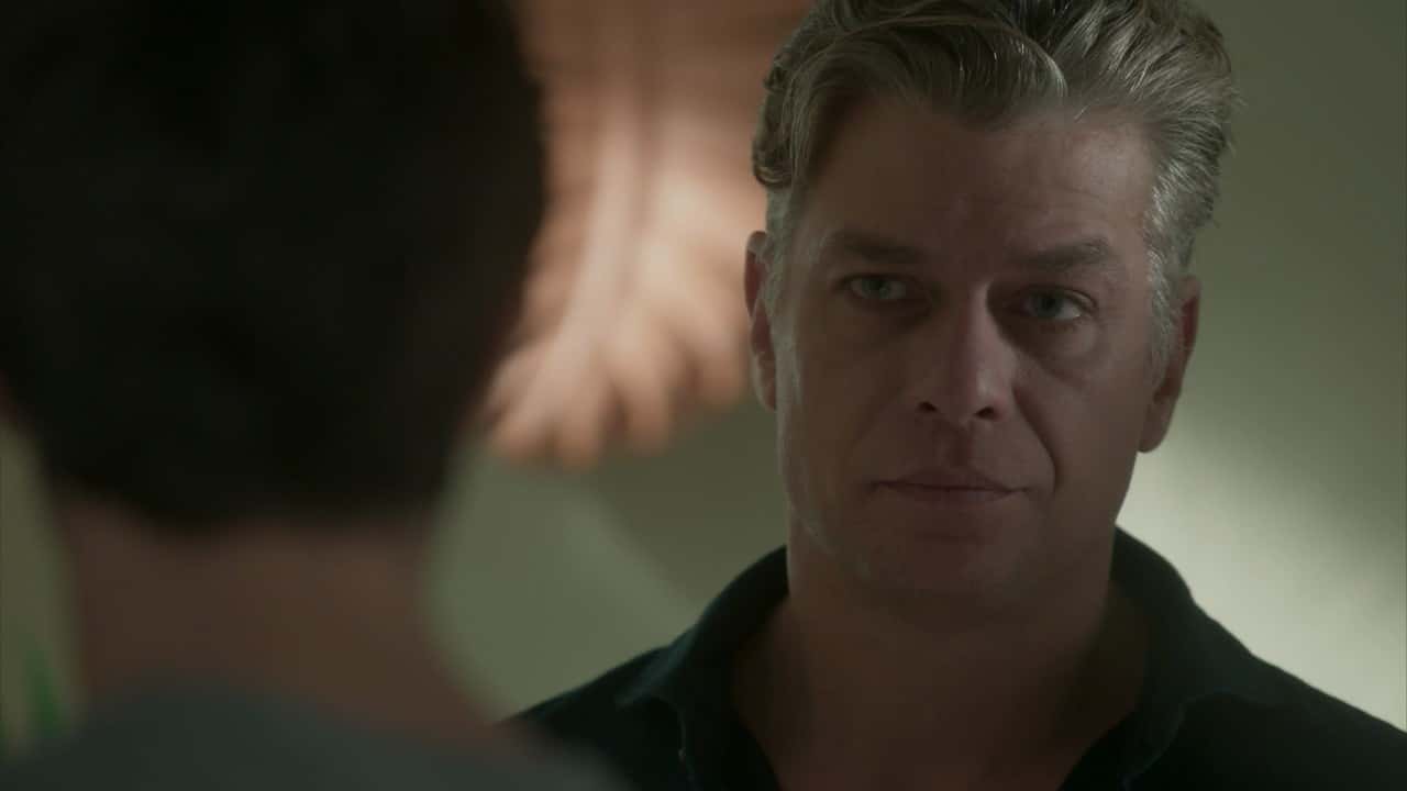 Arthur (Fábio Assunção) e Jonatas (Felipe Simas) em cena de "Totalmente Demais" (Foto: Reprodução/Globo)