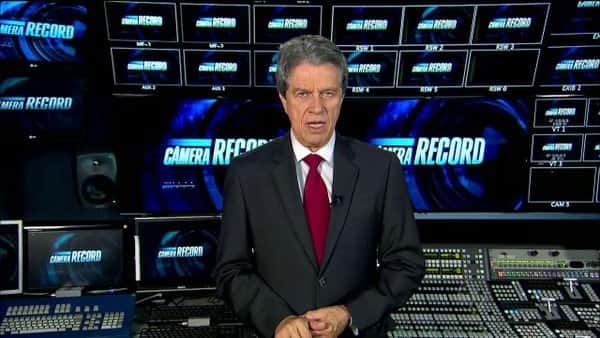 Marcos Hummel no comando do "Câmera Record" (Foto: Reprodução/Record)