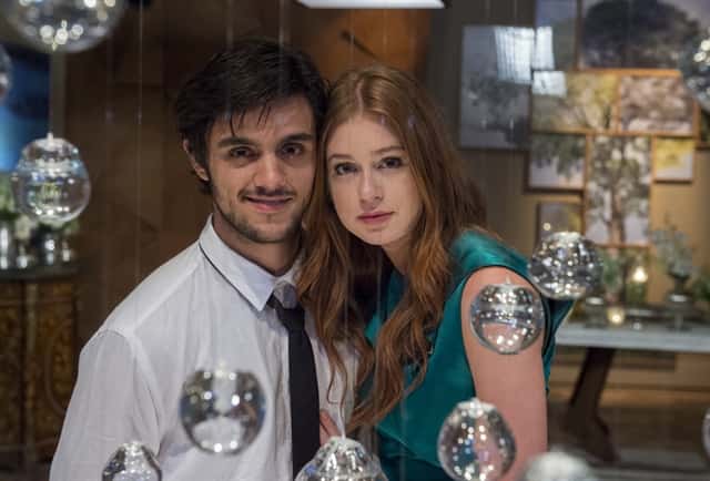 Jonatas (Felipe Simas) e Eliza (Marina Ruy Barbosa) em "Totalmente Demais" (Foto: Globo/Estevam Avellar)