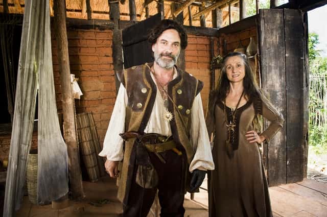 Mão de Luva (Marco Ricca) e Ascenção (Zeze Polessa) (Foto: Globo/João Miguel Júnior)