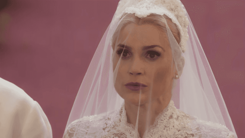Sandra (Flávia Alessandra) em cena de "Êta Mundo Bom" (Foto: Reprodução/Globo)