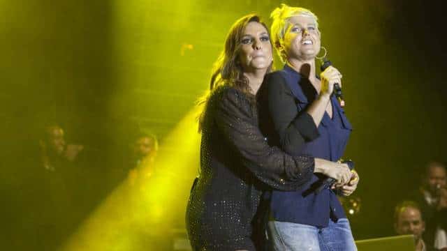 Ivete e Xuxa cantam em show no Rio. (Foto: Juliana Coutinho/Extra/Divulgação)