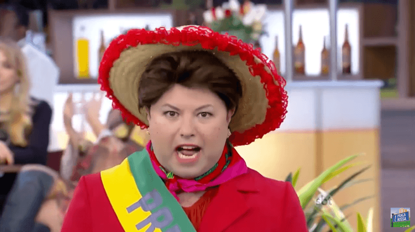 Alexandre Porpetone faz cover de Dilma em "A Praça é Nossa" (Foto: Reprodução/SBT)