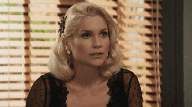 Sandra (Flávia Alessandra) em cena de "Êta Mundo Bom" (Foto: Reprodução/Globo)