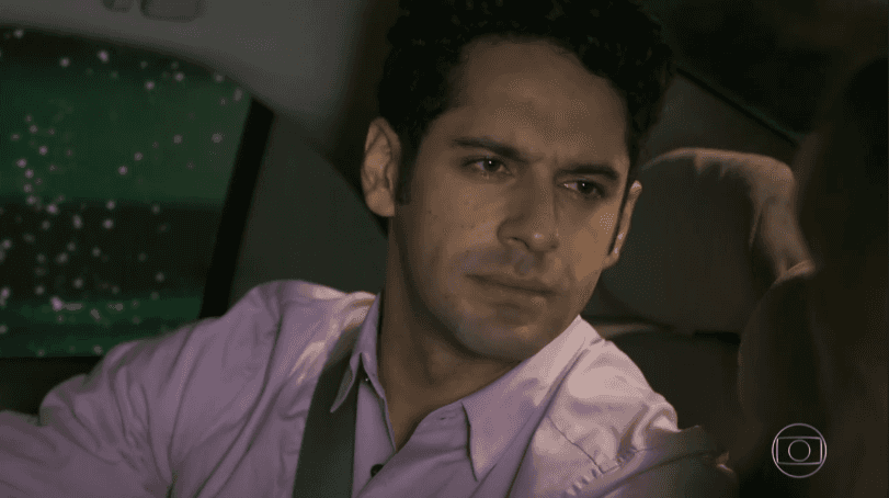Beto (João Baldasserini) em cena de "Haja Coração" (Foto: Reprodução/Globo)