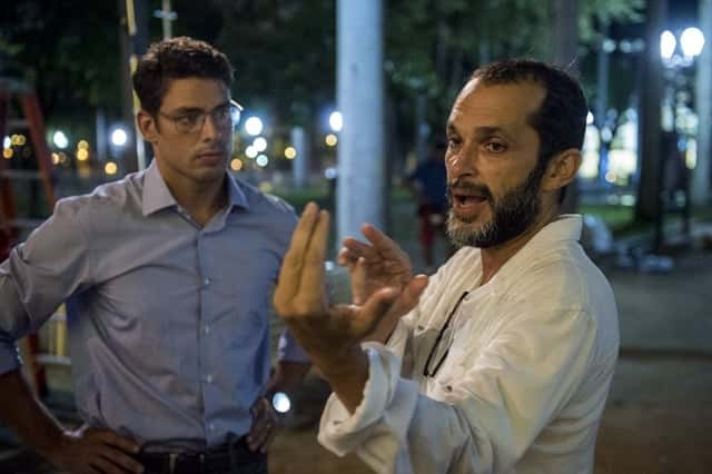 Maurício (Cauã Reymond) e José Villamarim, diretor artístico (Foto: Globo/Estevam Avellar)