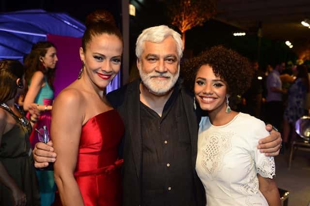 Paulo Halm com Aline Borges e Jessica Ellen no lançamento de "Totalmente Demais" (Foto: Globo / Renato Miranda)