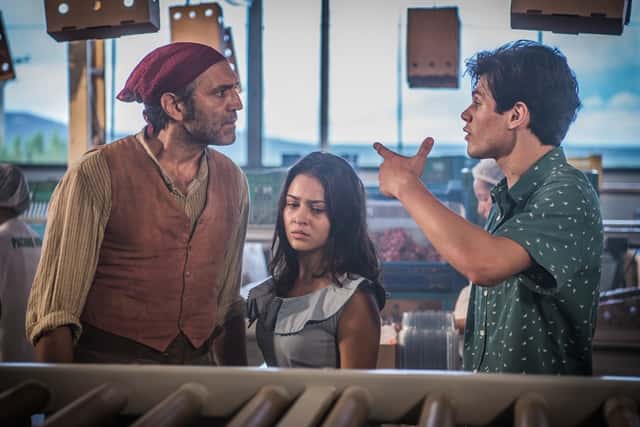 Santo (Domingos Montagner), Olívia (Giullia Buscacio) e Lucas (Lucas Veloso) (Foto: Globo/Caiuá Franco)