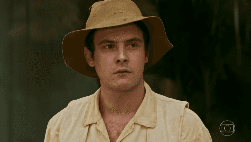 Candinho (Sergio Guizé) em cena de "Êta Mundo Bom" (Foto: Reprodução/Globo)