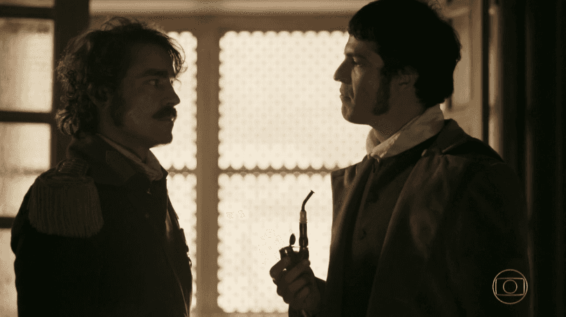 Tolentino (Ricardo Pereira) e Rubião (Mateus Solano) em cena de "Liberdade, Liberdade" (Foto: Reprodução/Globo)