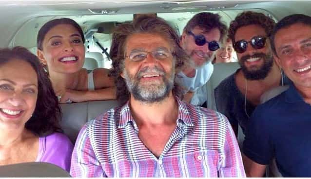 O elenco de "Dois Irmãos" com o diretor Luiz Fernando Carvalho (Foto: Divulgação)
