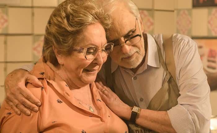 Geppina (Aracy Balabanian) e Gaetano (Francisco Cuoco) , os patriarcas da família De Angeli, casados há 50 anos (Foto: Globo/Ramón Vasconcelos)