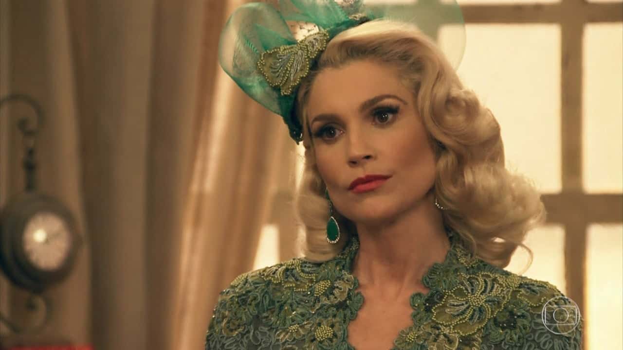 Sandra (Flávia Alessandra) em cena de "Êta Mundo Bom" (Foto: Reprodução/Globo)