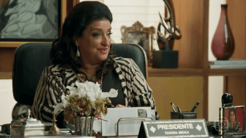Teodora (Grace Gianoukas) em cena de "Haja Coração" (Foto: Reprodução/Globo)