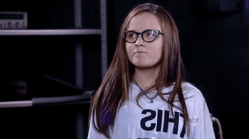 Isabela (Larissa Manoela) em cena de "Cúmplices de Um Resgate" (Foto: Reprodução/SBT)