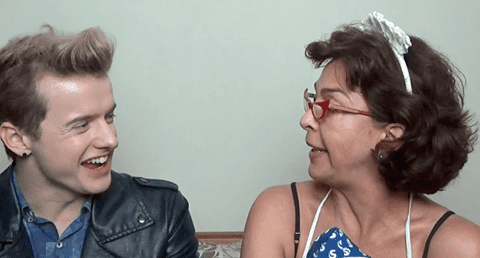 Aaron Tura e Ofrásia contam tudo sobre o mundo da TV e das celebridades no Fuxicando (Foto reprodução)