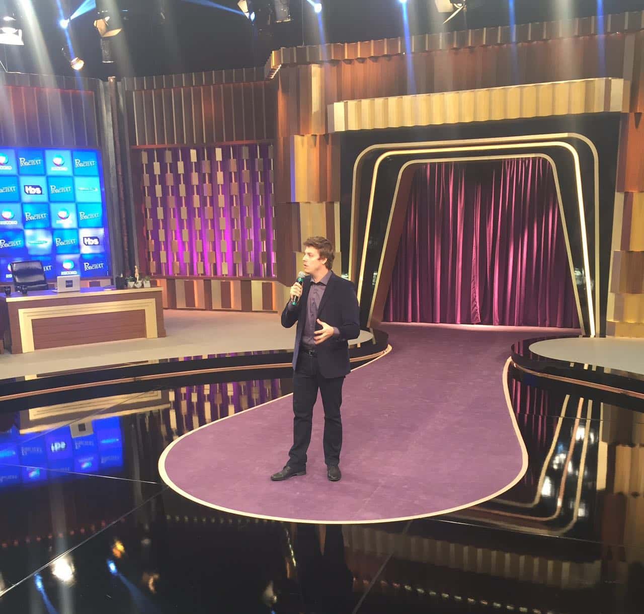 Porchat na coletiva de imprensa na Record (Foto TV FOCO)
