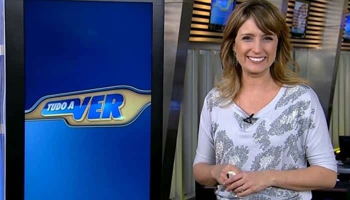 Tina Roma no comando do "Tudo a Ver" (Foto: Reprodução/Record)