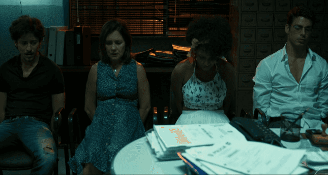 Vicente (Jesuíta Barbosa), Fátima (Adriana Esteves), Rose (Jéssica Ellen) e Maurício (Cauã Reymond) em cena de "Justiça" (Foto: Reprodução/Globo)