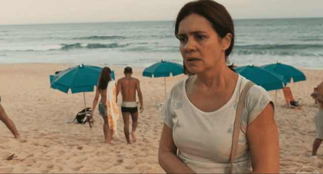 Fátima (Adriana Esteves) em cena de "Justiça" (Foto: Reprodução/Globo)