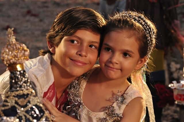 Batata (Bernardo Simões) e Rita (Mel Maia) em "Avenida Brasil" (Foto: Globo/Estevam Avellar)