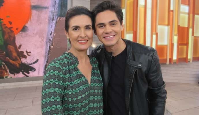 Fátima Bernardes e o ator Lucas Veloso no "Encontro" (Foto: Renata Viot/Gshow)