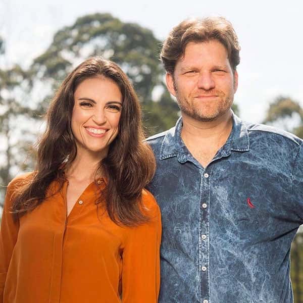 Chris Flores e Bertolazzi nos bastidores do Fábrica de Casamentos. Foto: Divulgação/SBT
