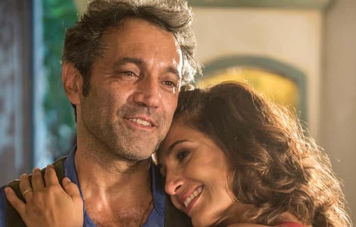 Domingos Montagner e Tereza (Camila Pitanga) em cena de "Velho Chico" (Foto: Globo/Renato Rocha Miranda)