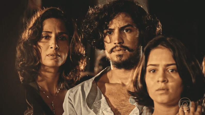 Tereza (Camila Pitanga), Miguel (Gabriel Leone) e Olívia (Giulia Buscácio) em cena de "Velho Chico" (Foto: Reprodução/Globo)