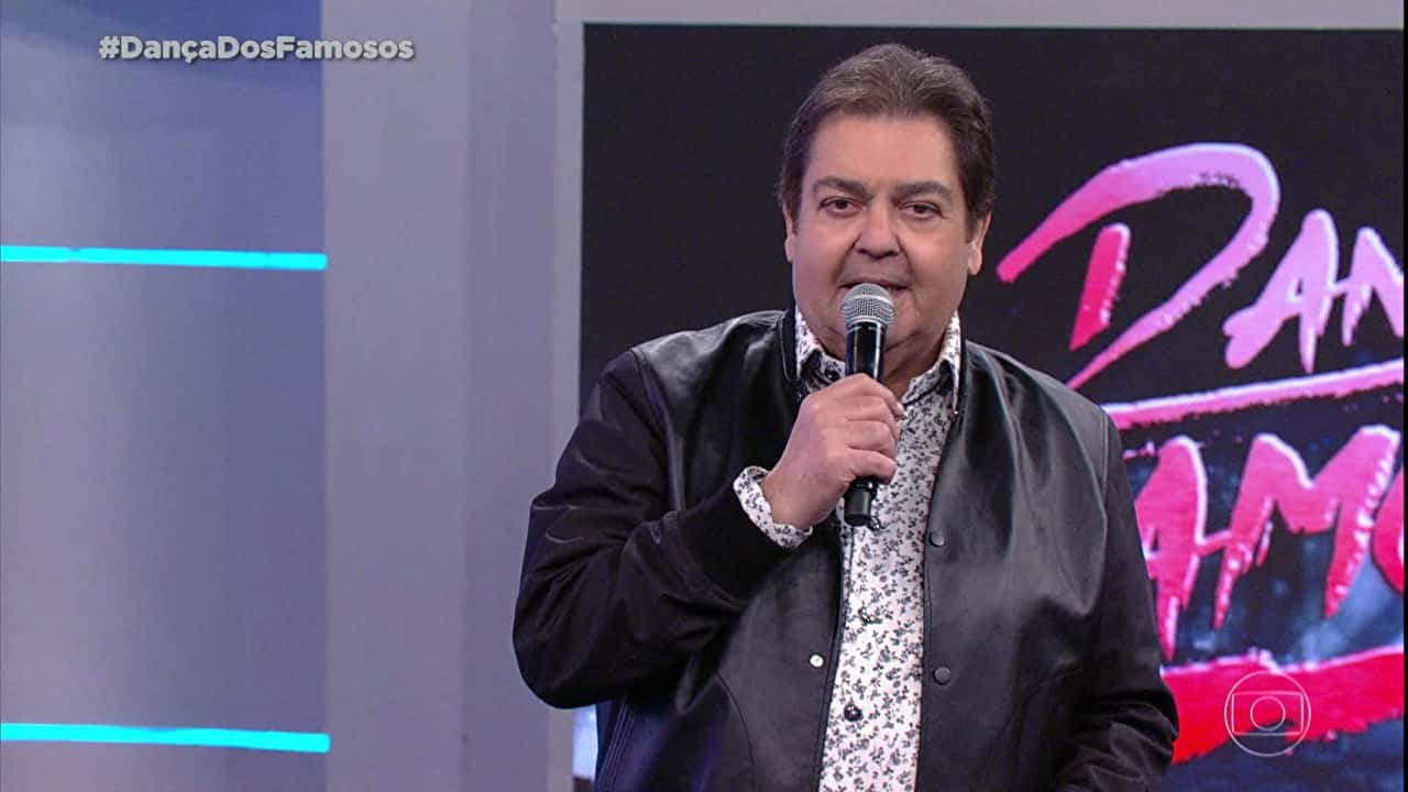 Fausto Silva no comando do "Domingão", ontem (04) (Foto: Reprodução/Globo)