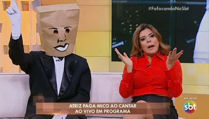 Mara Maravilha e "Homem do Saco" no "Fofocando" (Foto: Reprodução/SBT)