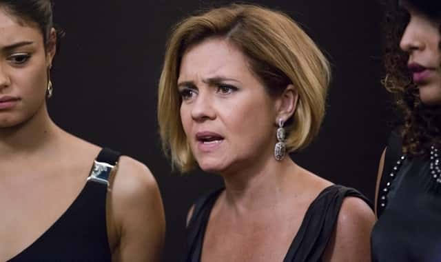 Adriana Esteves (Inês) em cena de "Babilônia" (Foto: Globo/Tata Barreto)