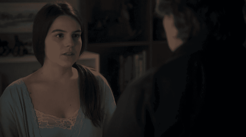Carmem (Bianca Salgueiro) em cena de "A Lei do Amor" (Foto: Reprodução/Globo)