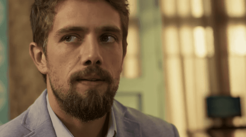 Cesar (Rafael Cardoso) em cena de "Sol Nascente" (Foto: Reprodução/Globo)