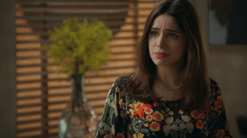 Shirlei (Sabrina Petraglia) em cena de "Haja Coração" (Foto: Reprodução/Globo)
