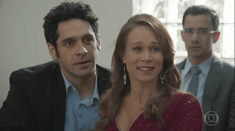 Beto (João Baldasserini) e Tancinha (Mariana Ximenes) em cena de "Haja Coração" (Foto: Reprodução/Globo)