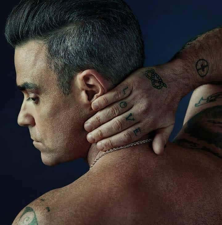 Cantor resolveu mostrar que está em forma (Foto divulgação)
