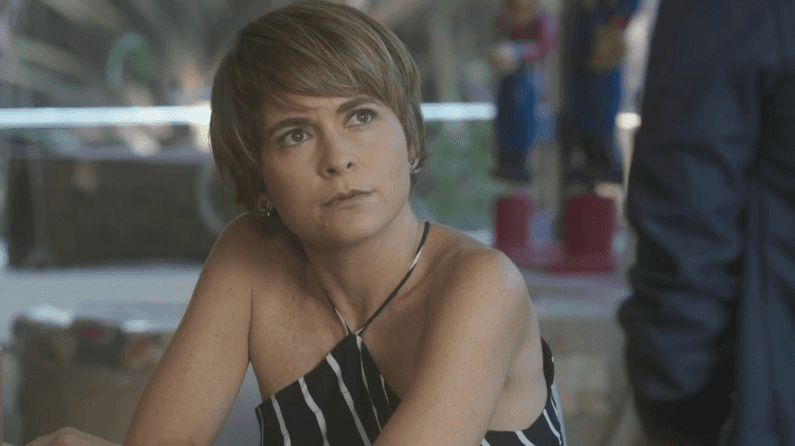 Helô (Claudia Abreu) em cena de "A Lei do Amor" (Foto: Reprodução/Globo)