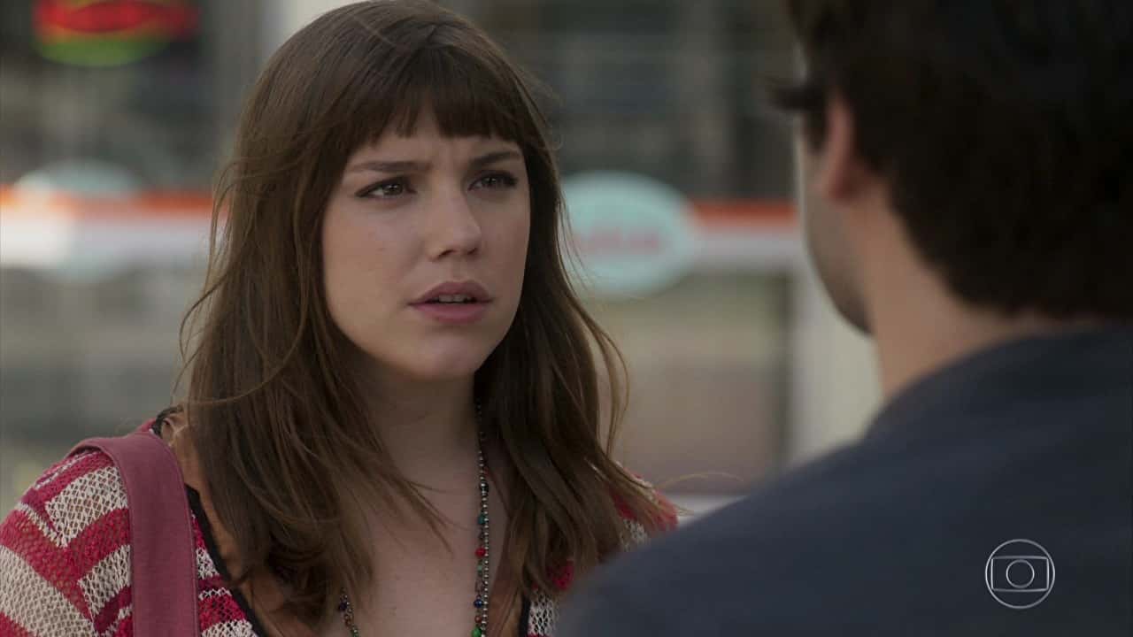 Isabela (Alice Wegmann) em cena de "A Lei do Amor" (Foto: Reprodução/Globo)