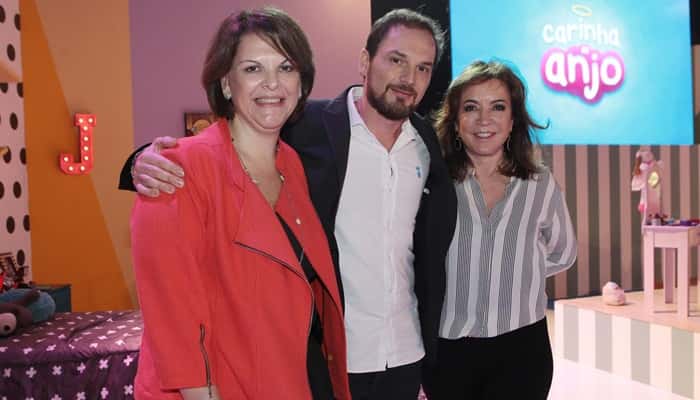 Leonor Corrêa, Ricardo Mantoanelli e Íris Abravanel na coletiva de "Carinha de Anjo" (Foto: Lourival Ribeiro/SBT)