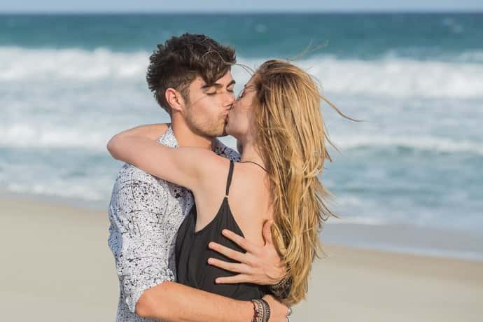 Rafael Vitti e Aline Moraes em cena como Léo Régis e Diana em 'Rock Story' (Foto: Artur Meninea/Gshow)