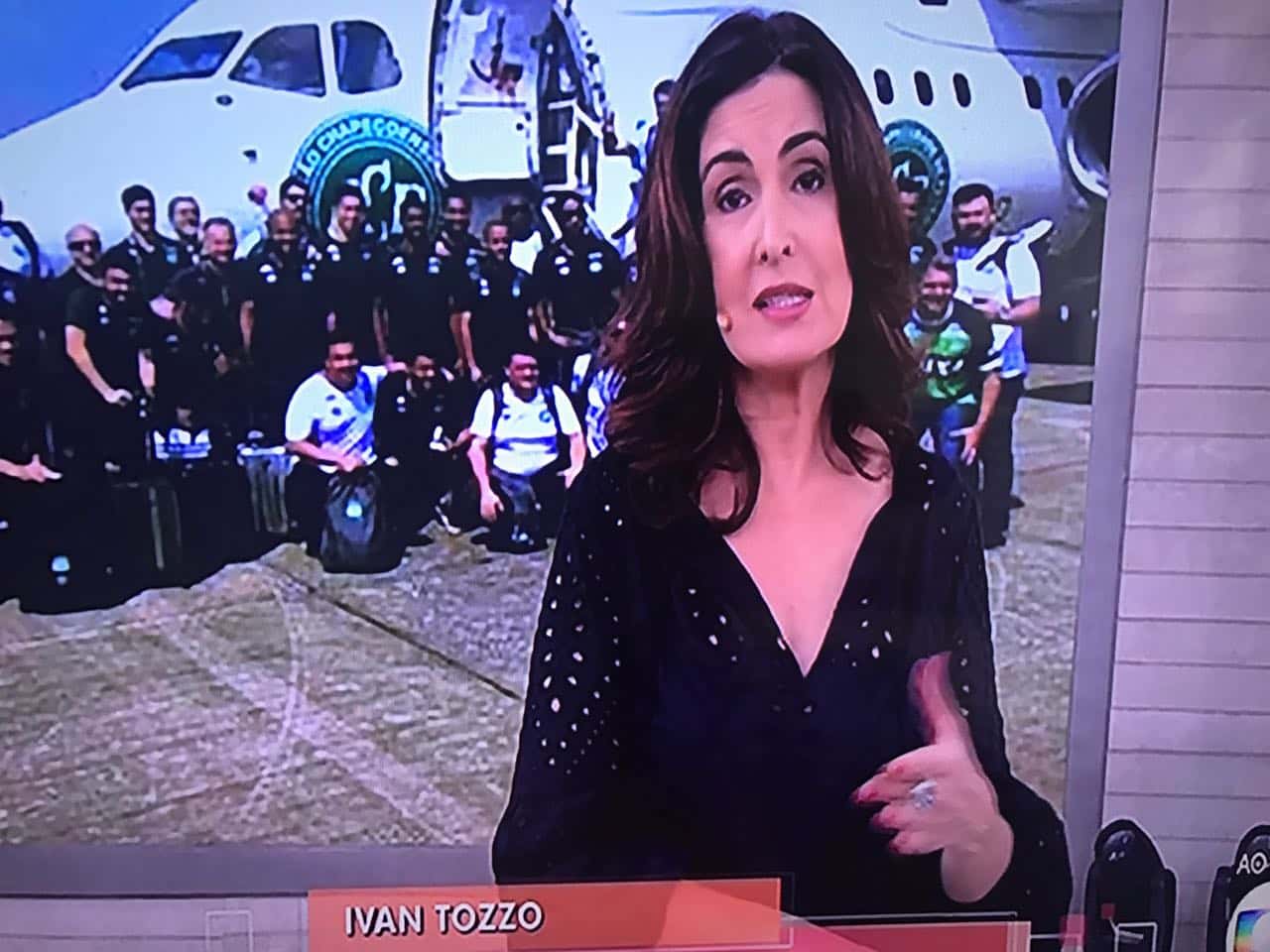 Fátima Bernardes durante cobertura da queda do avião (Foto reprodução)