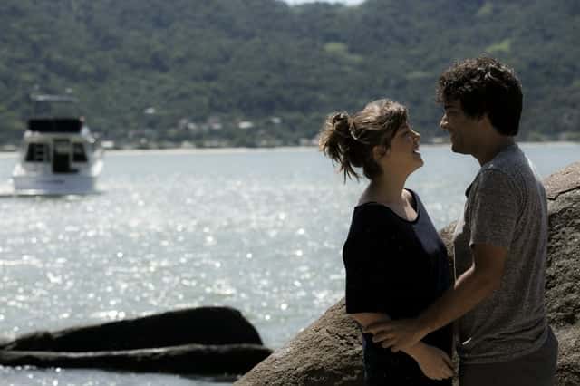 Isabela (Alice Wegmann) e Tiago (Humberto Carrão) em cena de 'A Lei do Amor' (Foto: Globo/Raphael Dias)