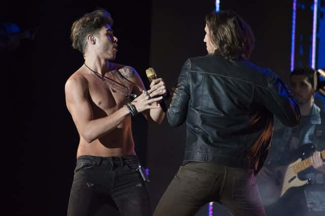 Léo Régis (Rafael Vitti) e Gui (Vladimir Brichta) em cena de "Rock Story" (Foto: Globo/Cesar Alves)