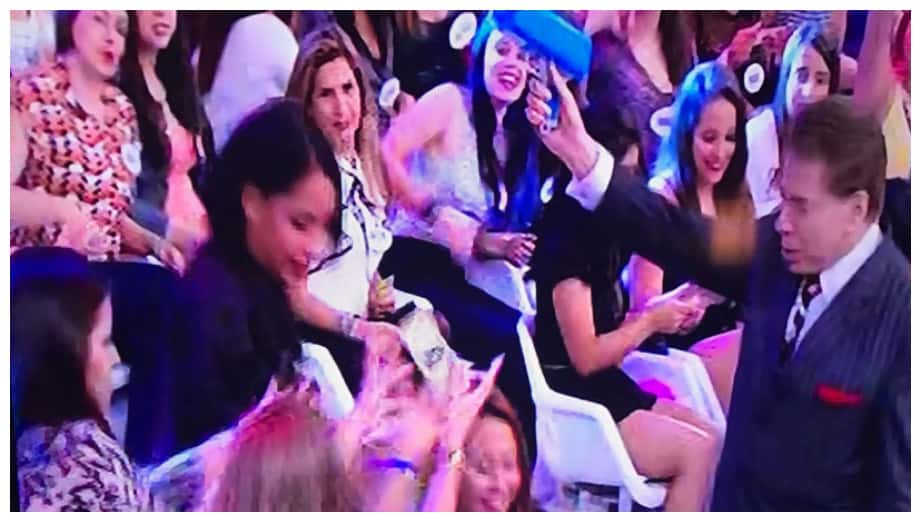 Silvio Santos usa "revólver da fortuna" (Foto reprodução)