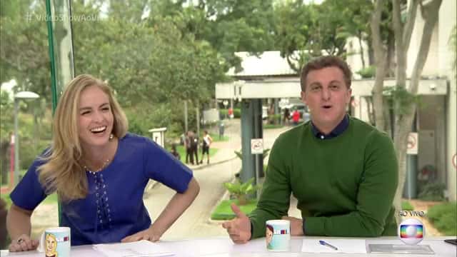 Angélica e Luciano Huck no comando do "Vídeo Show" desta quarta-feira (16) (Foto: Reprodução/Globo)