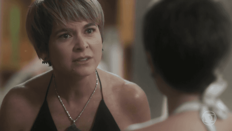 Helô (Cláudia Abreu) e Letícia (Isabela Santoni) em cena de "A Lei do Amor" (Foto: Reprodução/Globo)