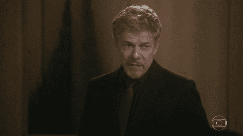 José Mayer em cena de "A Lei do Amor" (Foto: Reprodução/Globo)